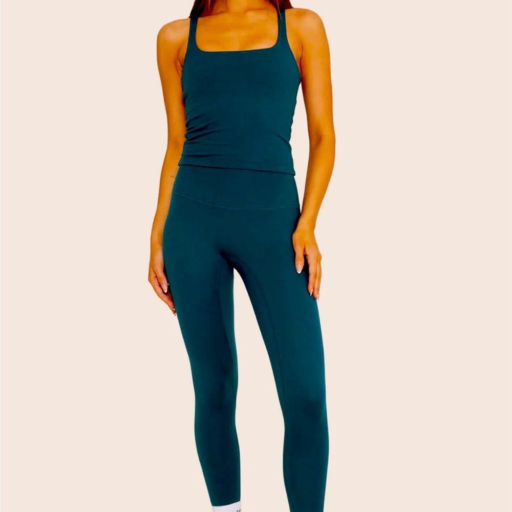 SET ACTIVE - two tops and leggings set